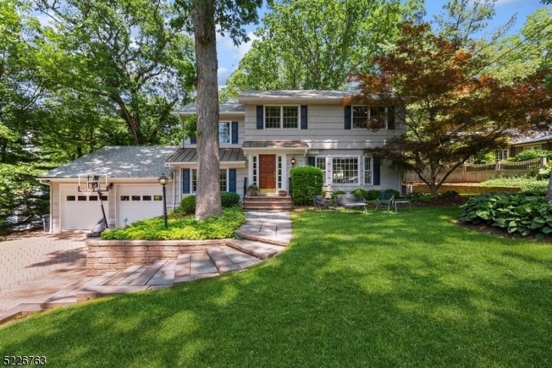 Foto principal - 32 Fairview Ave