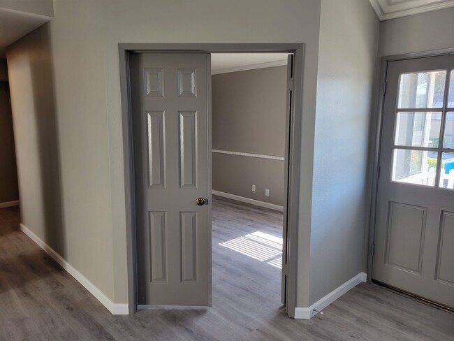 Building Photo - 44 Riverstone
