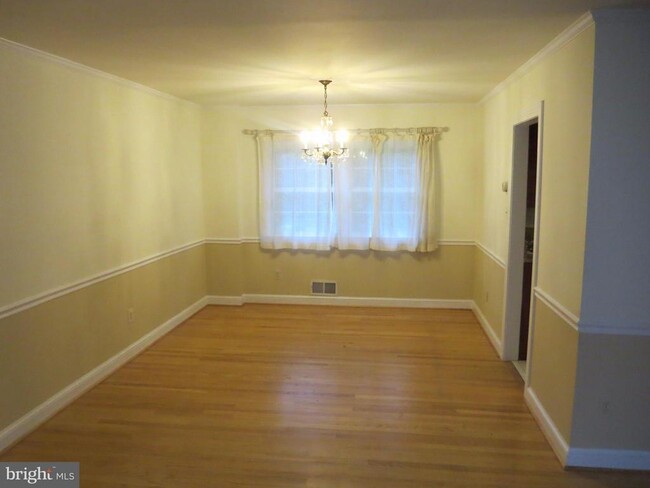 Building Photo - 6322 Linway Terrace