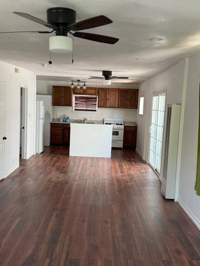 Dining Area & Kitchen - 526 Brooks Ave