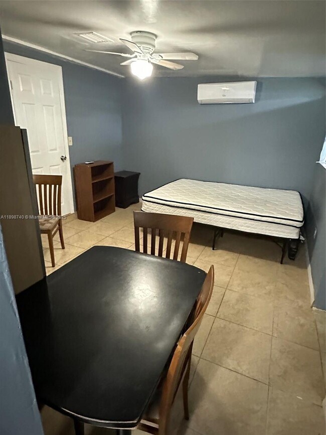 Foto del edificio - 1041 NW 196th St