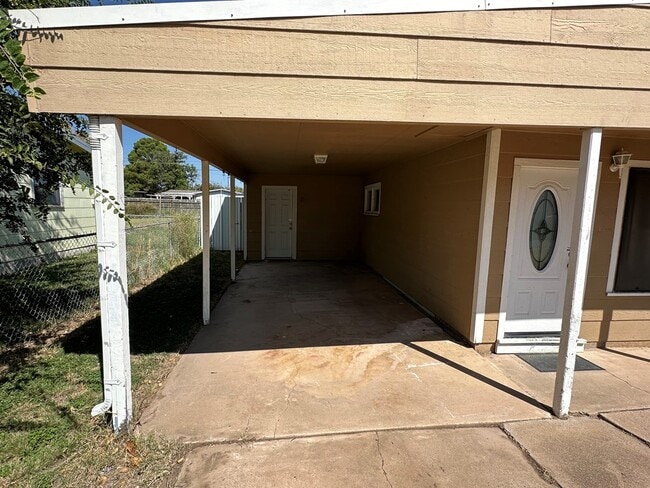 Building Photo - 2110 Glenwood Dr
