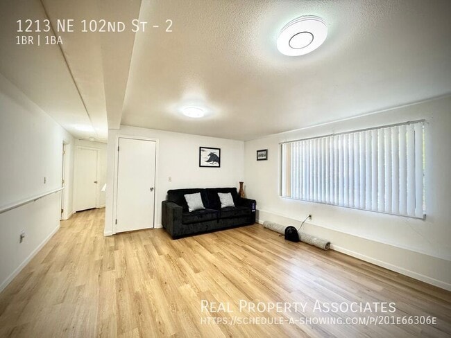 Foto del edificio - 1213 NE 102nd St