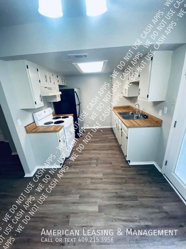 Foto del edificio - Gorgeous 2 Bedroom Townhome only $1250 per...