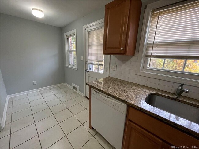 Foto del edificio - 1181 Whitney Ave