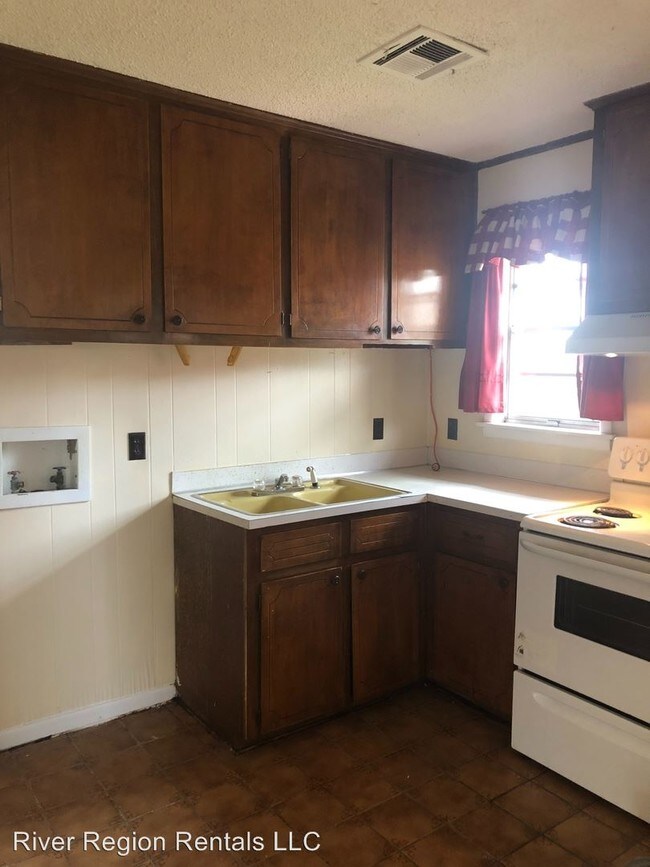 Building Photo - 3 br, 1 bath House - 2909 Tremont Street