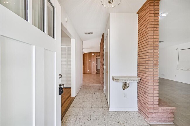 Foto del edificio - 2920 Heron Dr