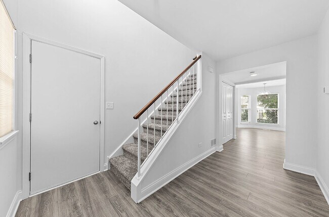 Building Photo - 1068 Selma Ln