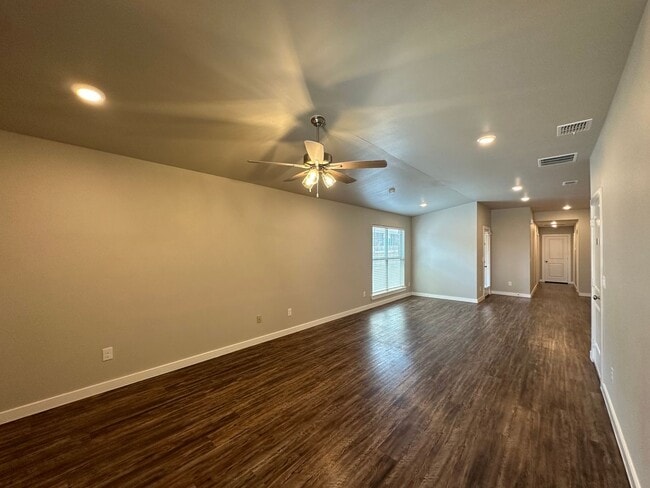 Building Photo - 405 E 21st St