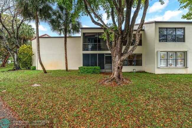 Building Photo - 2300 S Cypress Bend Dr