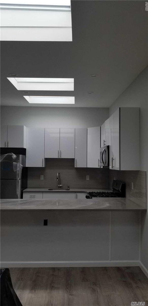Foto del edificio - 185-25 Merrick Blvd