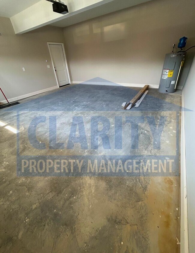Building Photo - Spacious 4-bedroom home in prime Cleveland...