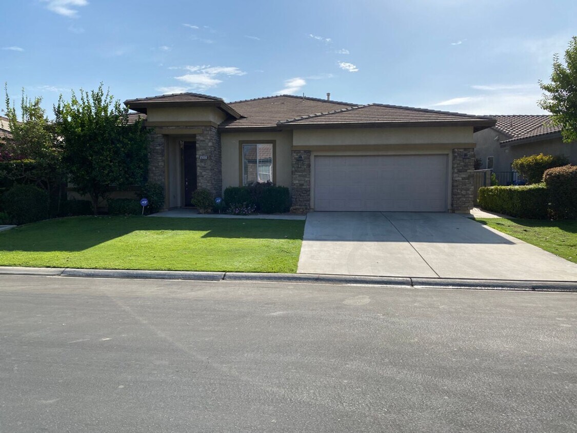 Foto principal - On the Golf Course 4 Bedroom/2.5 Bath plus...