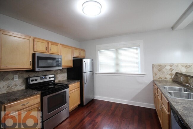 Foto del edificio - 813 Douglas St NW