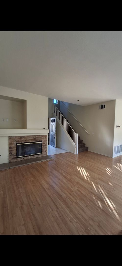 Foto del edificio - RECENTLY REDUCED!!! Beautiful Home in the Heart of it all. MUST SEE!