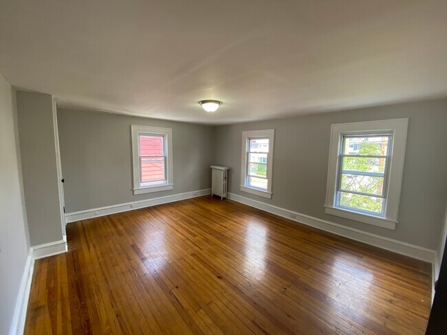 Building Photo - 65 Welles St