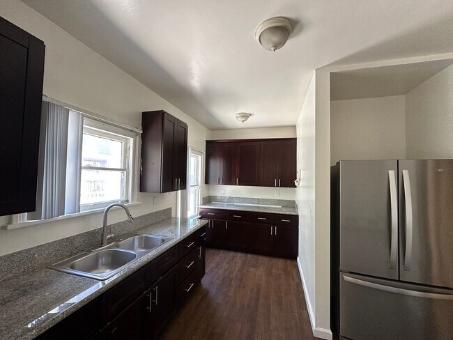 Foto del edificio - 454 N Orange Grove Ave