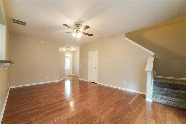 Building Photo - 744 Mountain Laurel Dr