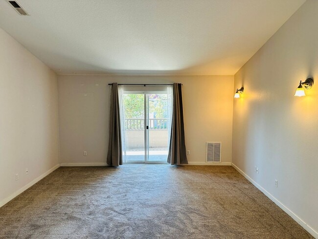 Photo - Charming Condo in Terrific Salmon Creek Location