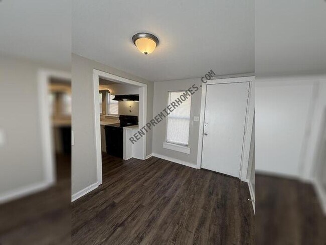 Building Photo - 1015 Oakwood