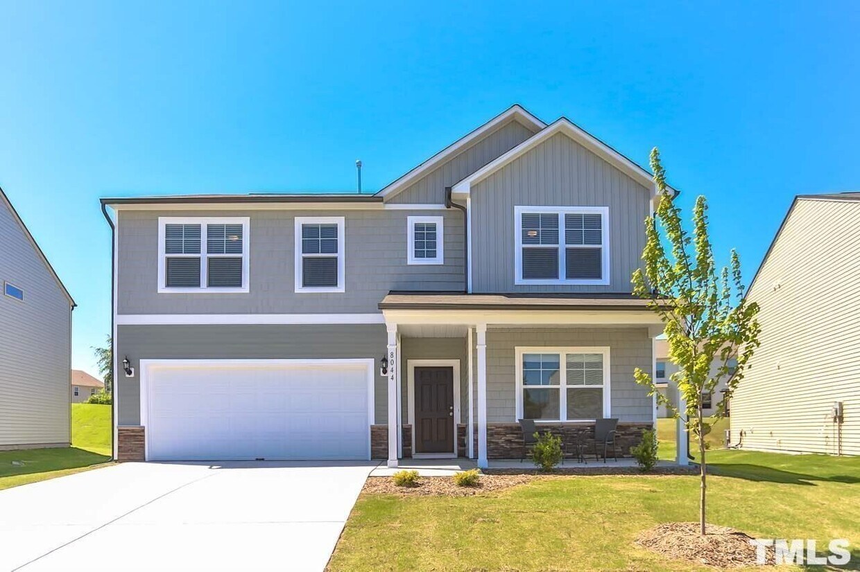 Foto principal - 8044 Remington Heights Dr