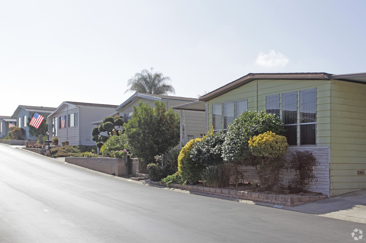 Building Photo - La Mores Estates