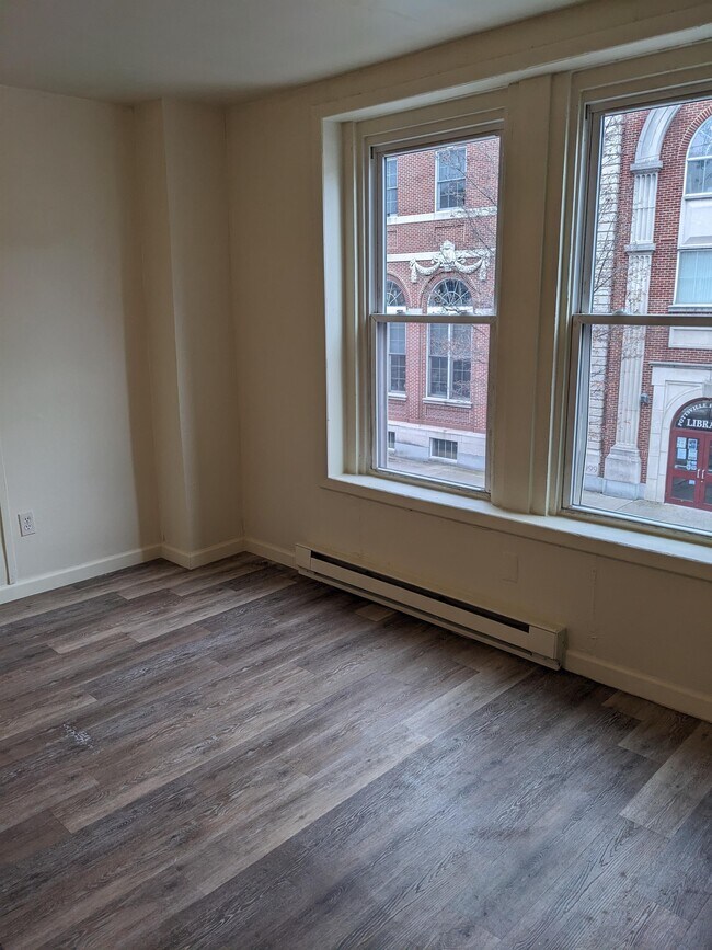 Foto del edificio - 218 W Market St
