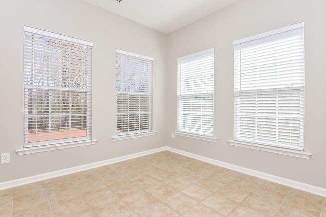 Building Photo - 1547 Cairo Way