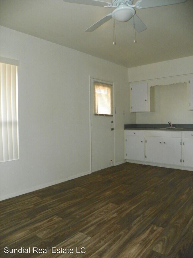 Foto del edificio - 315 W 10th Pl