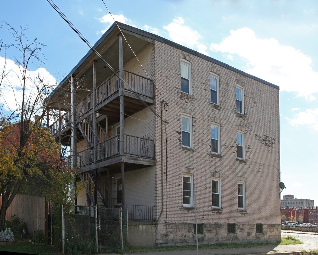 Building Photo - 5801 Penn Cir N