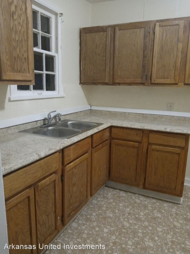 Building Photo - 2 br, 1 bath House - 4321 W 16th St