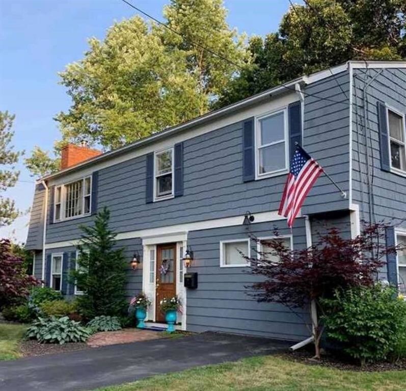 17 Hillside Rd, Bristol, RI 02809 House Rental in Bristol, RI