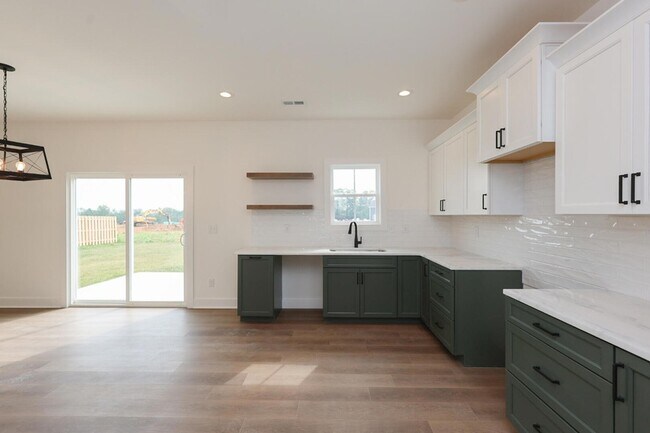 Foto del edificio - 208 Skaggs Blvd