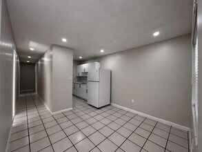 Building Photo - 933 SW 16th Pl