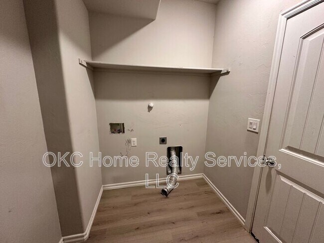 Foto del edificio - 14008 Babbling Brook Dr