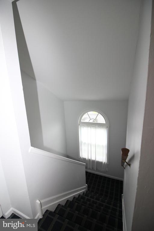 Building Photo - 216 Spring House Ln