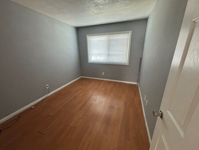 Foto del edificio - Charming 2-Bedroom Condo in Bouquet Canyon Village, Saugus!