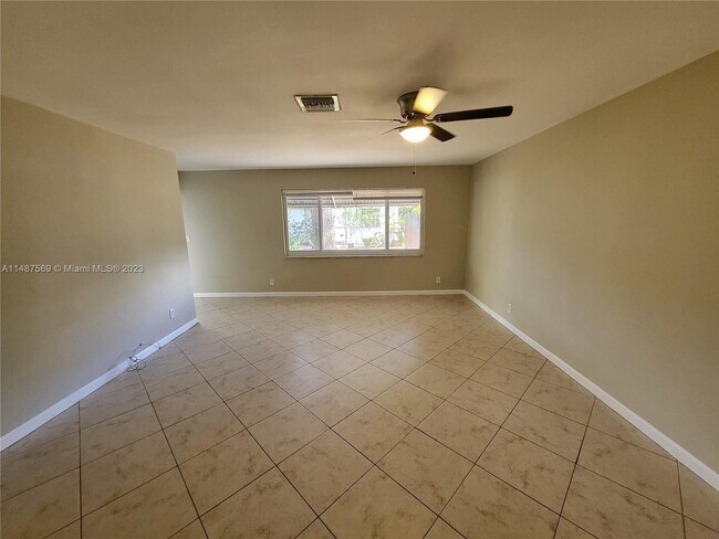 Building Photo - 4331 SW 54th Ct