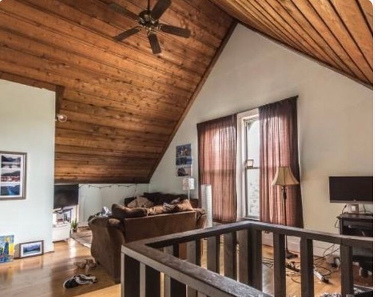 Loft Ceilings - 924 W Barry Ave