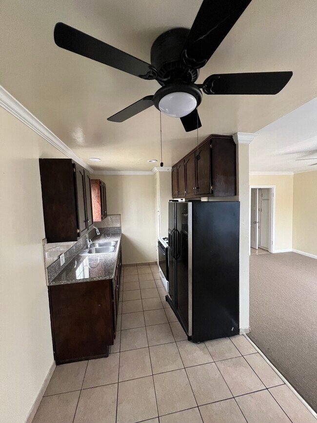 Kitchen - 979 N El Centro Ave