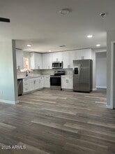 Building Photo - 3915 E Earll Dr