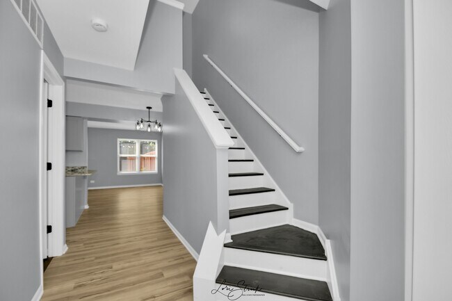 Building Photo - 541 Heritage Dr