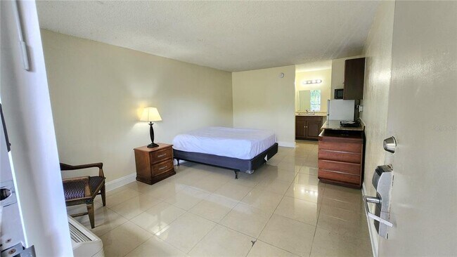 Foto del edificio - 7900 S Orange Blossom Trail