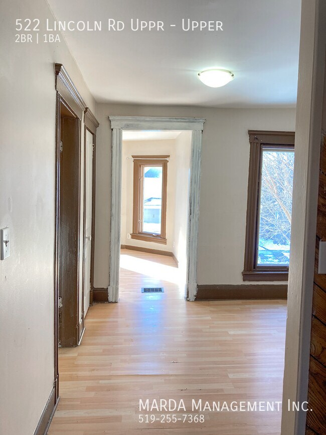 Photo du bâtiment - CHARMING 2 BED/1 BATH UPPER IN WALKERVILLE + HYDRO