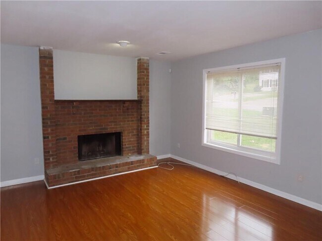 Foto del edificio - 5581 Windwood Rd