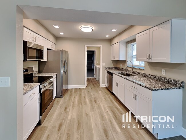 Foto del edificio - 2546 Glenview Dr