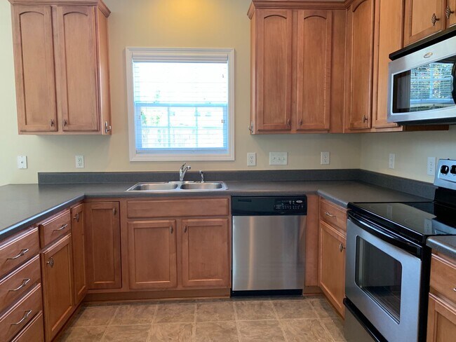 Building Photo - 4 Bed / 2.5 Bath Home in Holly Springs