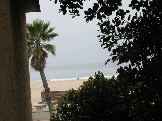 Building Photo - 368 E Surfside Dr