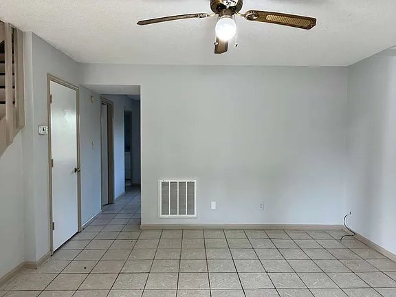 Foto del edificio - 1661 Forest Dr