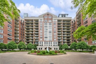 Building Photo - 55 W Delaware Pl